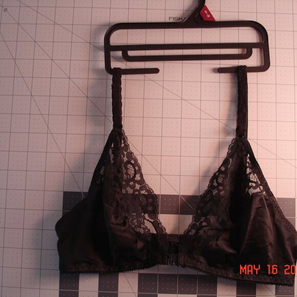 Lot of (3) Women's Bras Black Floral Underwire Size 36B Back, Front Closure - Picture 6 of 7